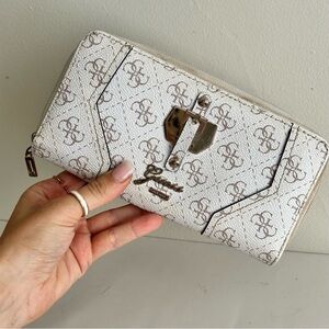 White guess wallet - good condition